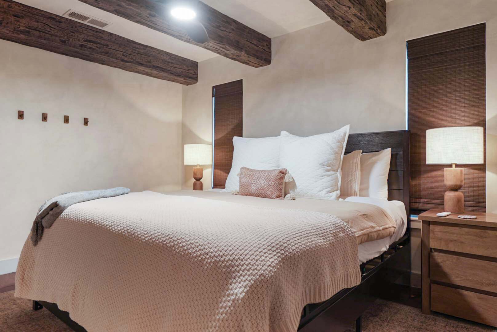 3 chambres, fer et planche à repasser, Wi-Fi, draps fournis