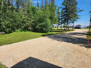 A gravel driveway leading to a residential area with houses and a playground. - Modern Rustic Cabin in Balaton Beach with Lake Access & Firepit (Balaton Beach)