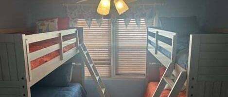 3 bedrooms, free WiFi, bed sheets