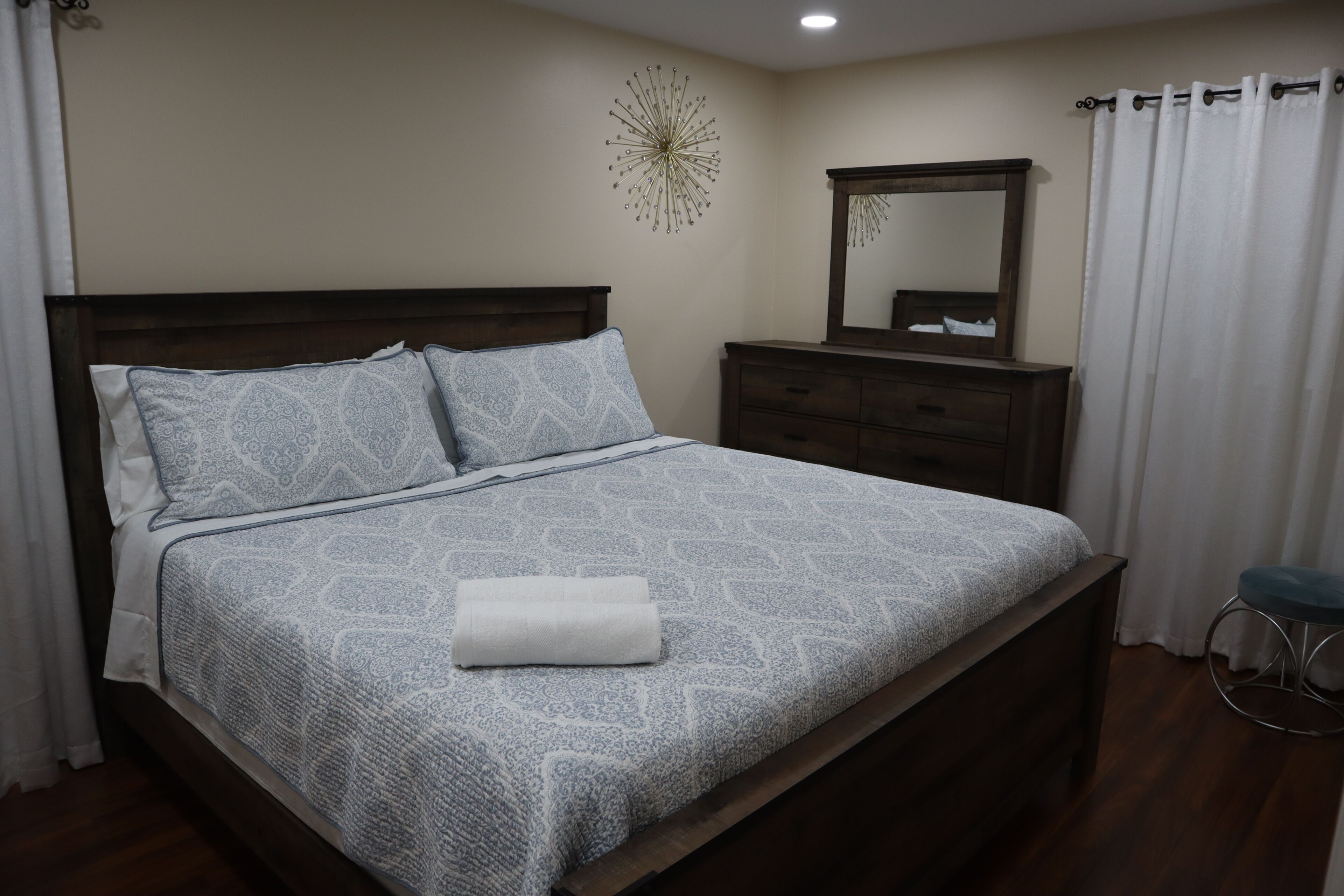 3 bedrooms, WiFi (free), bed sheets