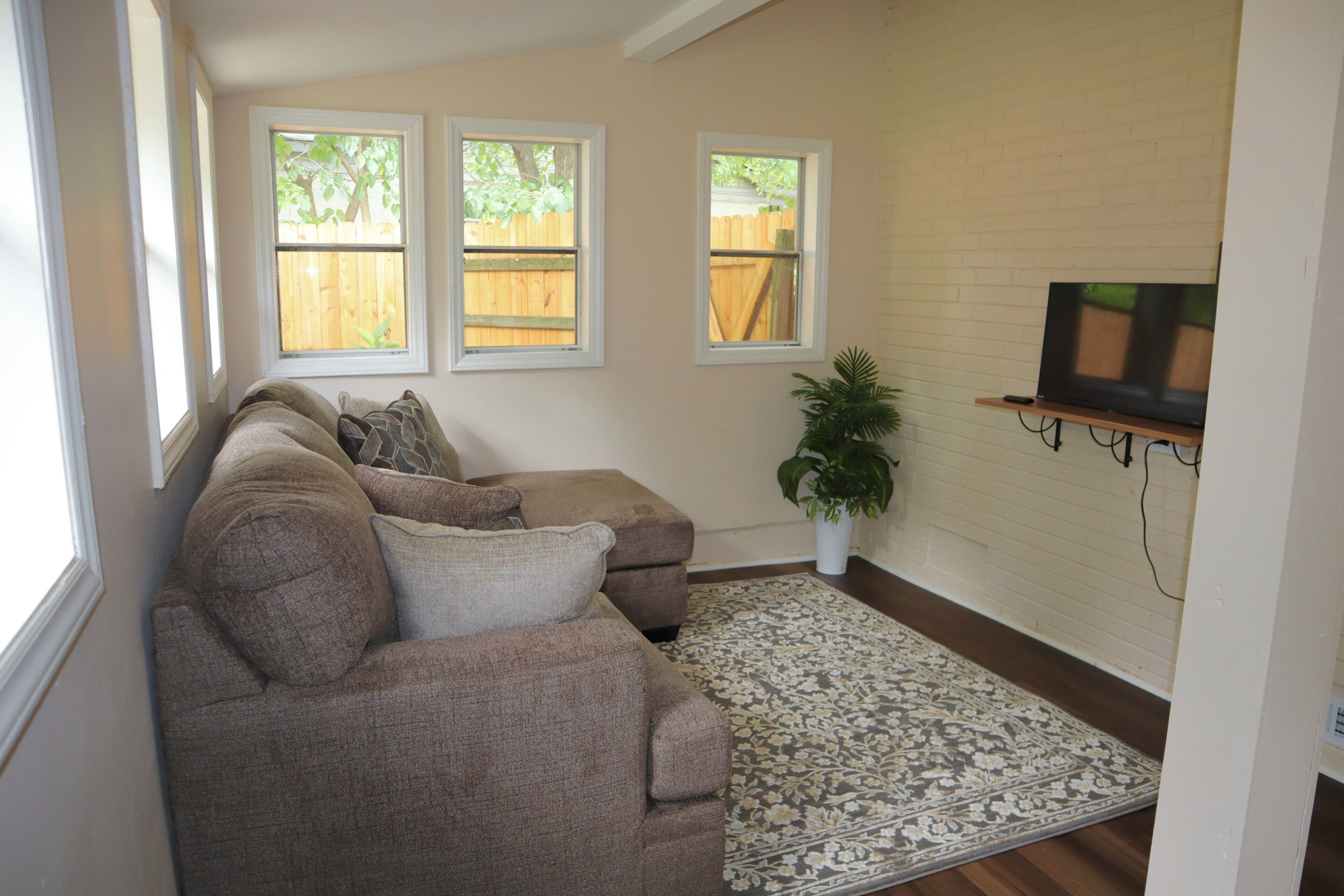 Plan A Stay At Westchester Cottage - Charlotte