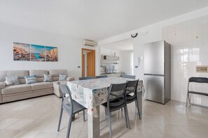 Interior - Apartment 'Casa Di Anna' with Balcony, Wi-Fi and Air Conditioning (Polignano a Mare)