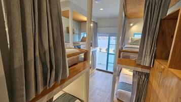 7 habitaciones, internet y ropa de cama
