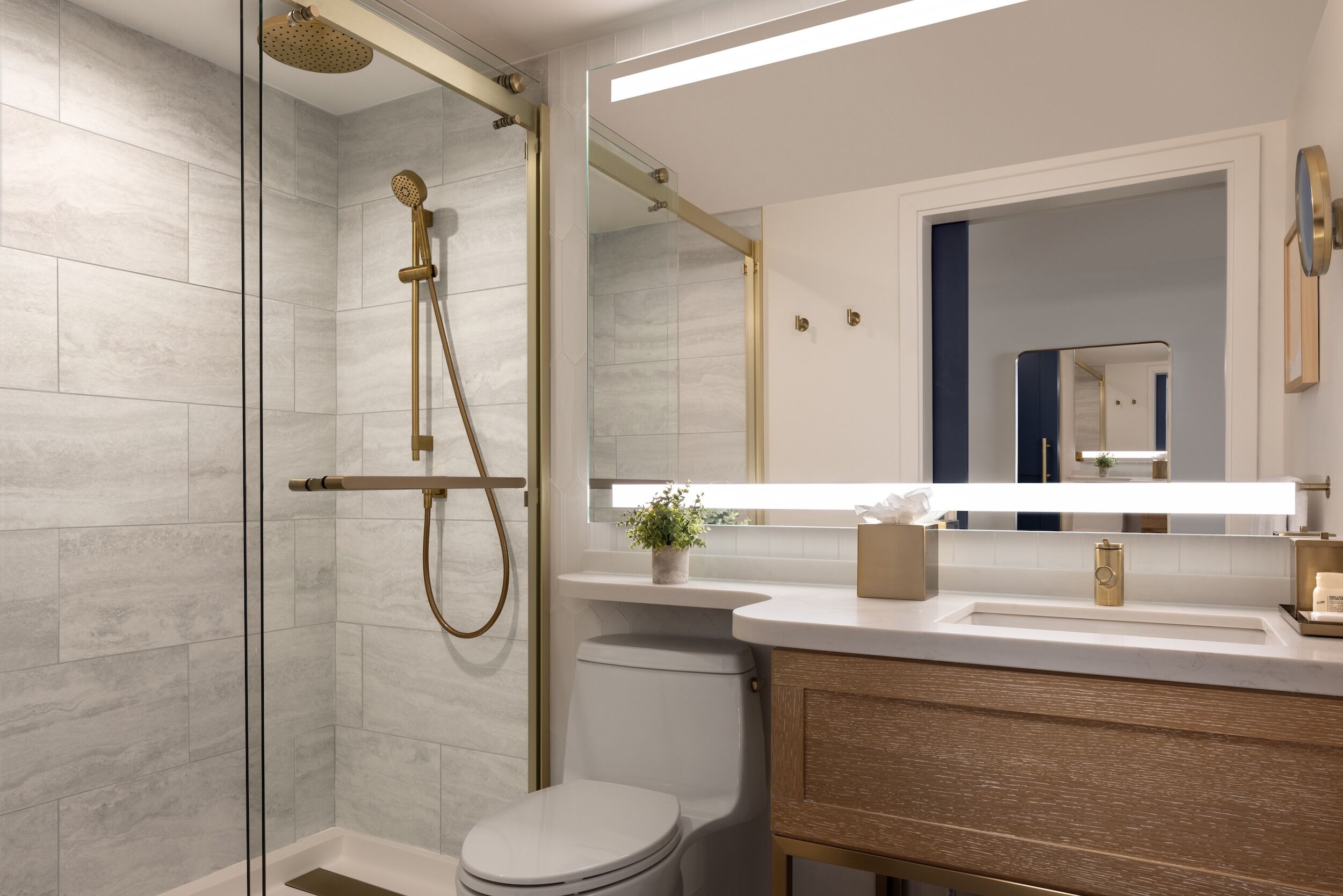 Oceanview Suite With Private Balcony, Pool & Pet-friendly - Aventura, FL