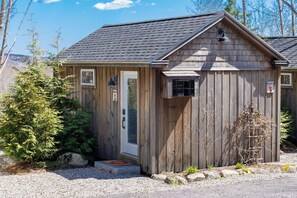 Exterior - 6 Private Cabins for Groups + Sauna + Walk to Sandy Point Beach (Stockton Springs)