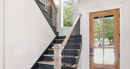 New-Build Lake Martin Retreat | Dock & Lake Views!