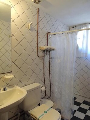 Bathroom - Hostal Las Golondrinas (TANTI)