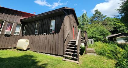 Cozy stay at Haliburton Forest. Trails, Wolf Centre, Canopy Tour, 100 lakes!