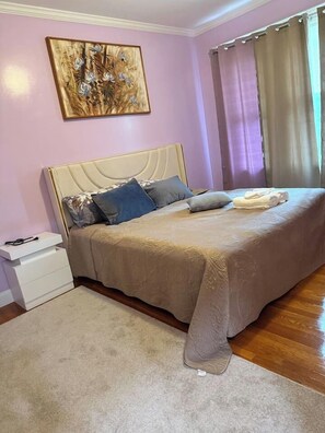 Unclassified image, 2 of 22, button - Morden King Room in  Boston king (TROPICAL VIBEZ#2) (Boston)