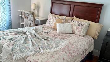 Iron/ironing board, WiFi, bed sheets