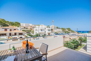 Outdoor dining - Holiday Home 50m From Cala Molins Beach (Pollença)