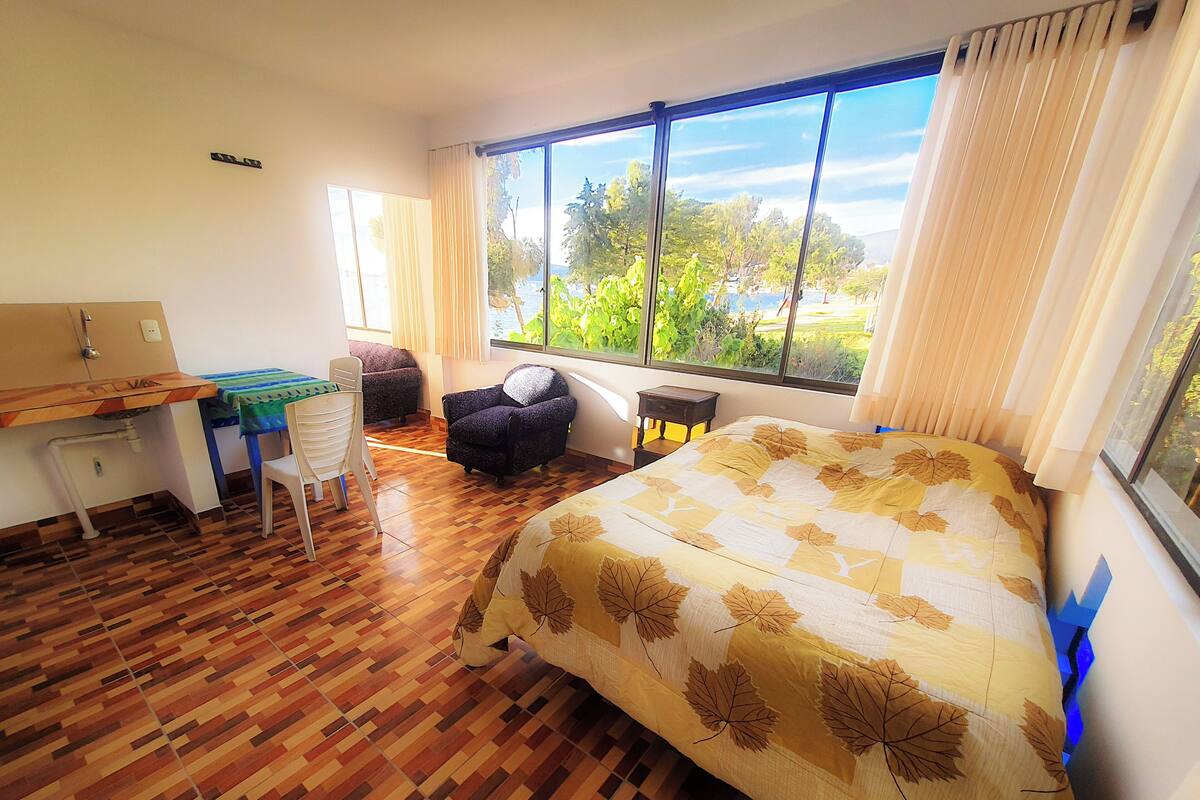 Comfort Suite, Balcony, Lake View | WiFi (free), bed sheets