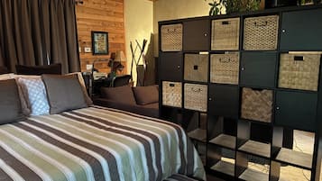 1 bedroom, desk, iron/ironing board, WiFi (free)