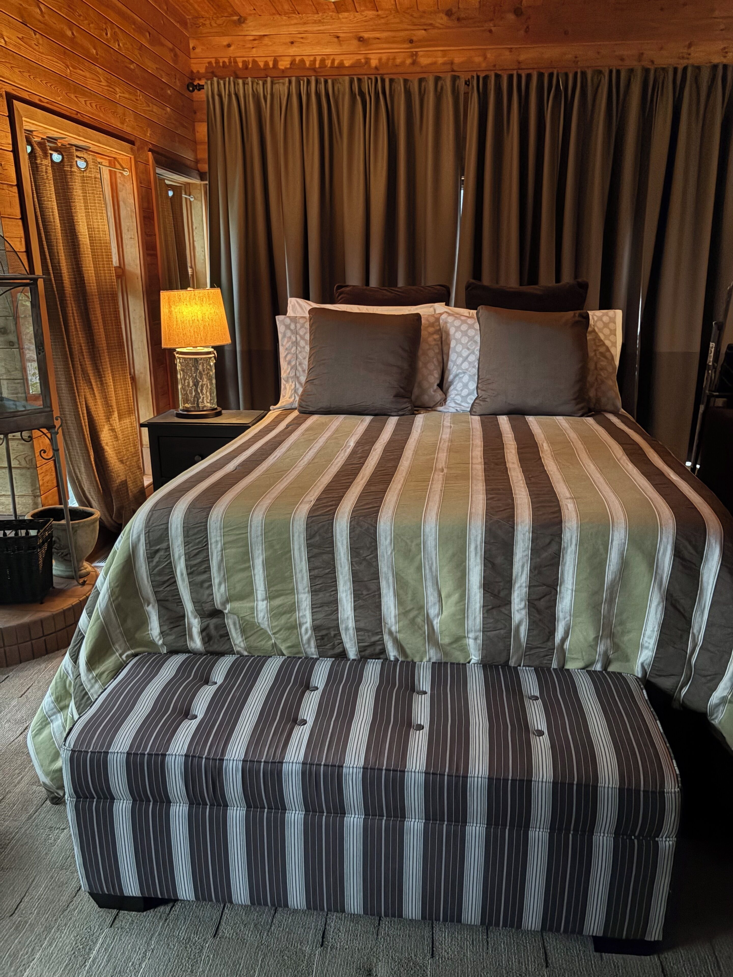 1 bedroom, desk, iron/ironing board, WiFi (free)