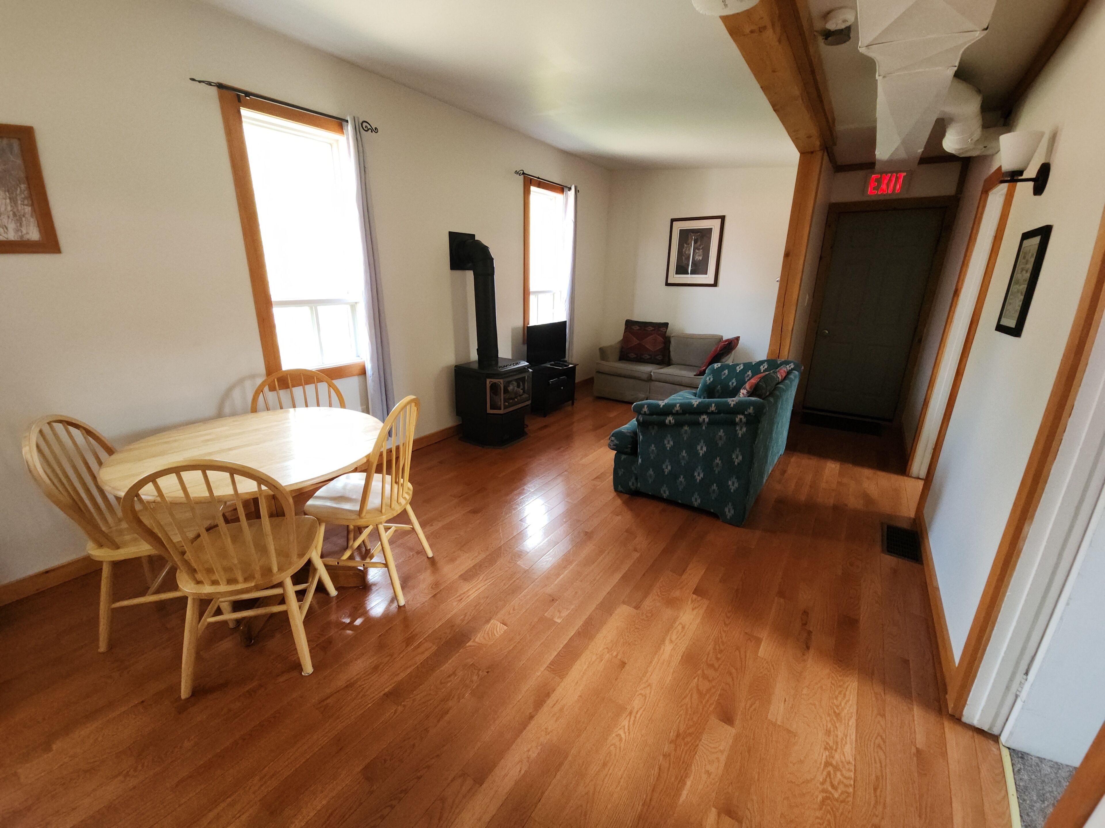 Smart TV, fireplace, DVD player, books