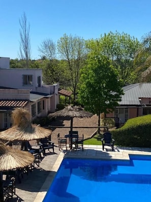 Outdoor pool - Cabañas Peumayen (Colón)