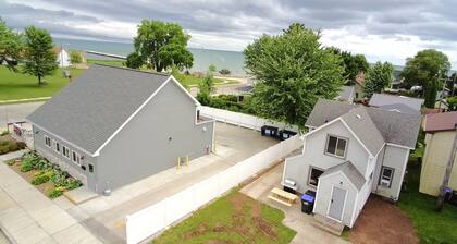 Centrally located 3-bedroom house near beach, boardwalk, brewery, bars, and park