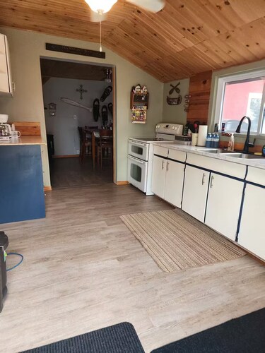 Spring!- Summer Fun- 7+ppl Cabin on Lake Superior!