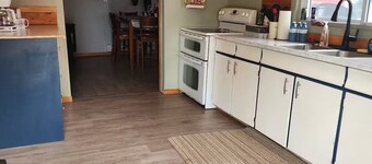 Spring!- Summer Fun- 7+ppl Cabin on Lake Superior!