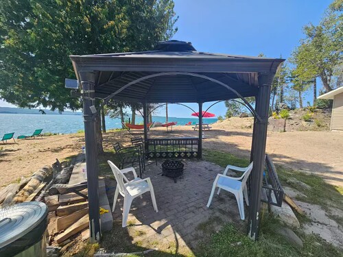 Perfect, Cozy, Fires Enjoy The Lake view & Sounds