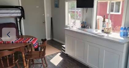 Mini Glamping Cabin Tiny& Cozy, on the lake with wood fired sauna on site & more