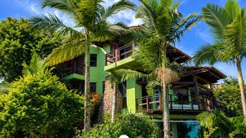 Basic Chalet | Exterior