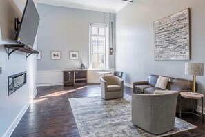 Living area - The Royal on Main  (Batesville)