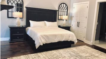 Deluxe Suite | Iron/ironing board, free WiFi