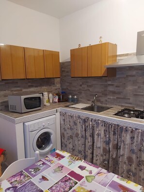 Private kitchen - Vrbo Property (Calasetta)