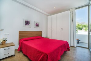 Chalet | 3 bedrooms, iron/ironing board - Beachside Home With Shared Pool, Cala Molins (Pollença)