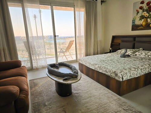 Luxury 4-Bedroom Marassi Home Near Beach & Marina