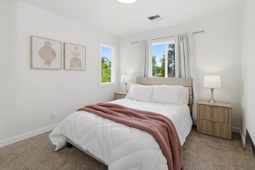 Private Hot Tub, Game Room, Near UO & Autzen