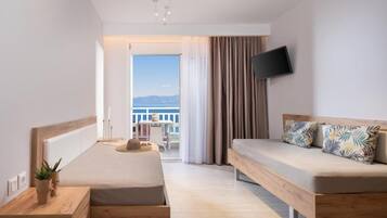Suite de lujo, balcón, vistas parciales al mar | Interior