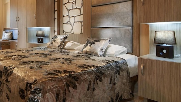 Egyptian cotton sheets, premium bedding, Tempur-Pedic beds, in-room safe
