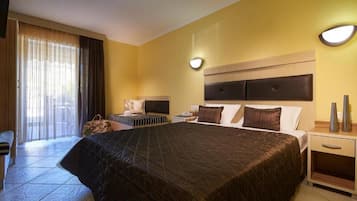 Standard Studio, Balcony, Partial Sea View | Egyptian cotton sheets, premium bedding, Tempur-Pedic beds, in-room safe