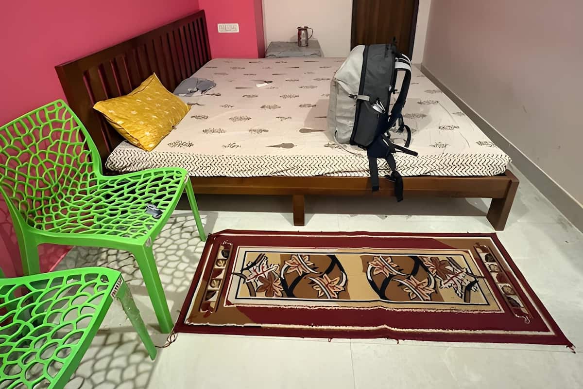 Desk, laptop workspace, free WiFi