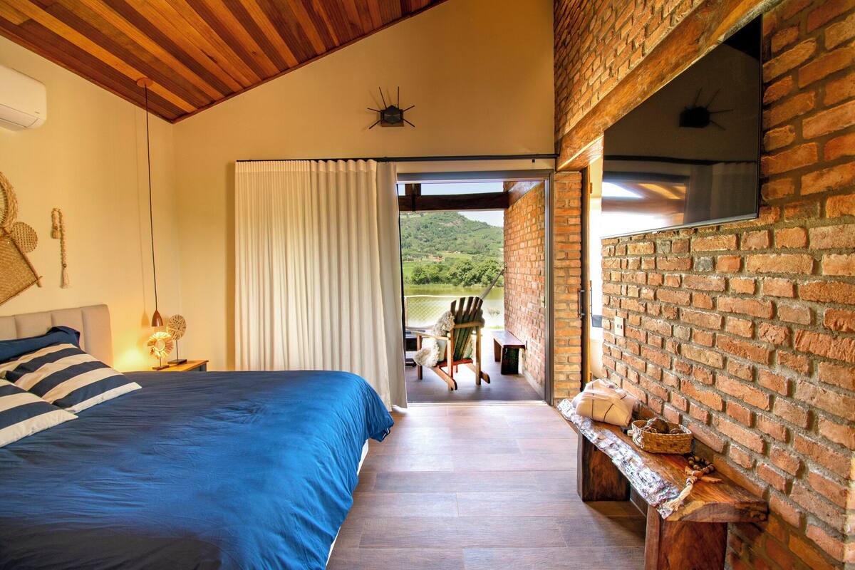 Chalet Deluxe, vistas al lago | Cortinas opacas, tabla de planchar con plancha, wifi gratis