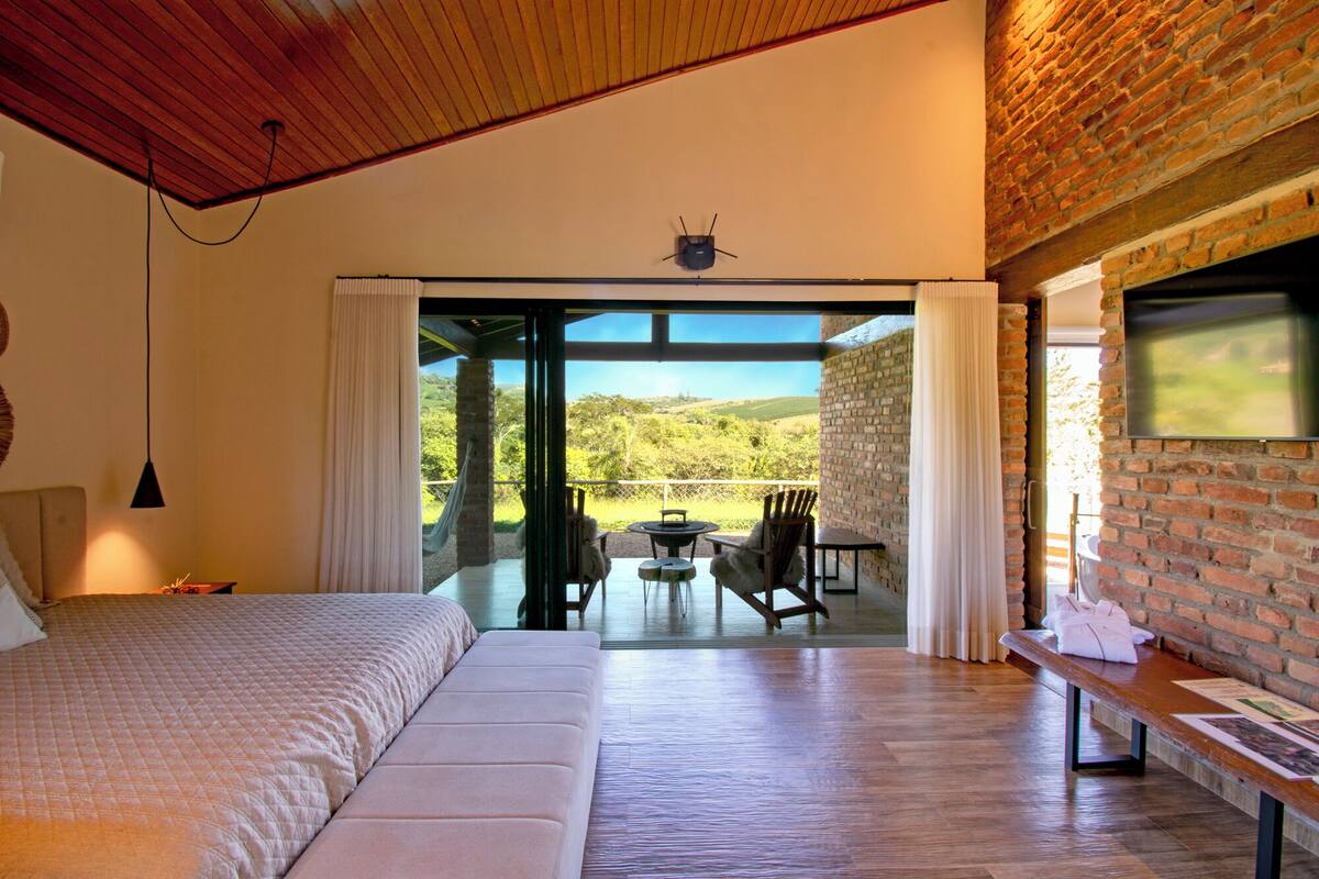 Chalet de lujo, vistas al lago | Cortinas opacas, tabla de planchar con plancha, wifi gratis