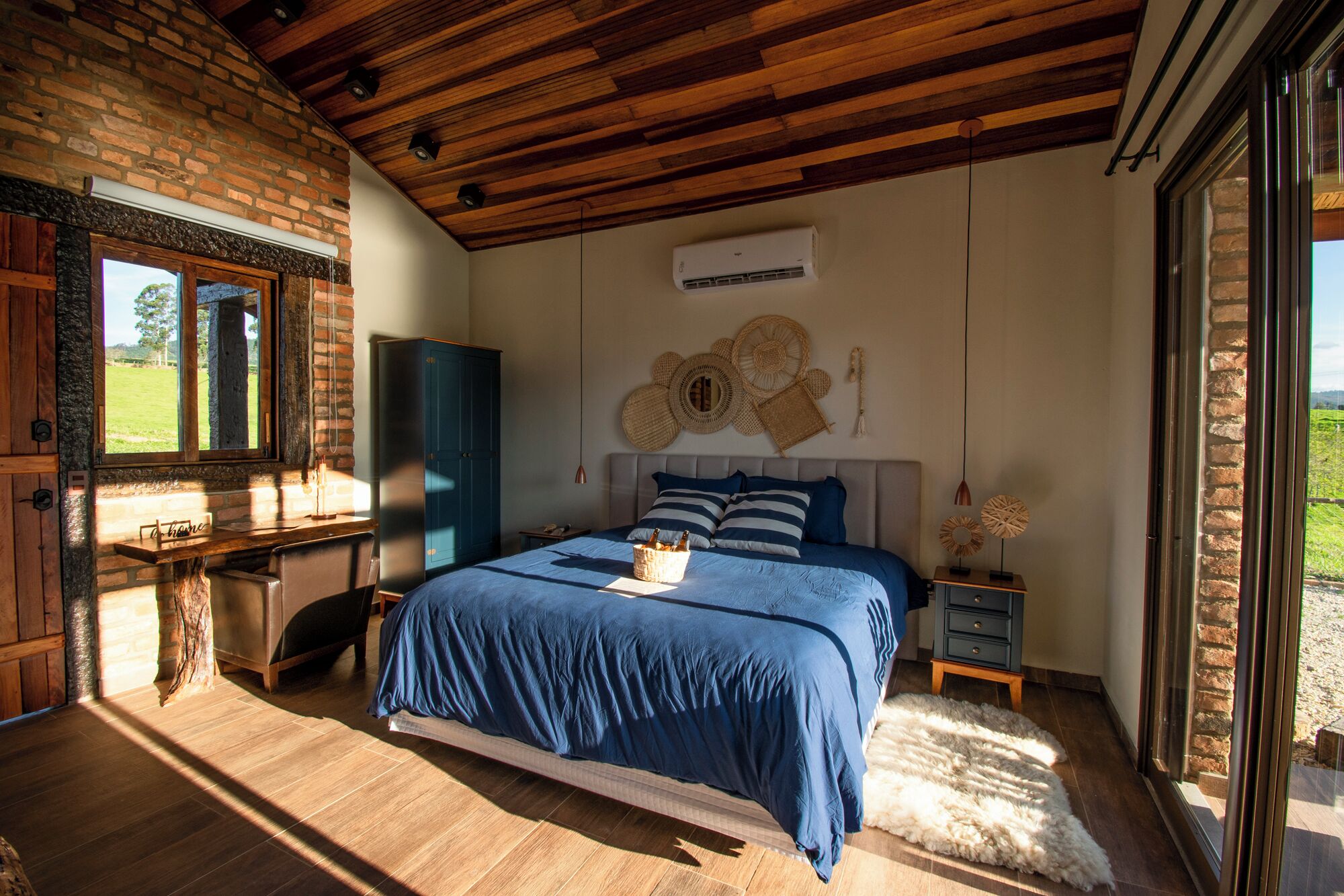 Deluxe Chalet, Lake View | Blackout curtains, iron/ironing board, free WiFi