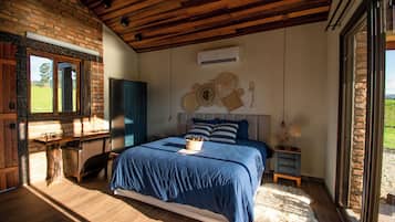 Deluxe Chalet, Lake View | Blackout curtains, iron/ironing board, free WiFi