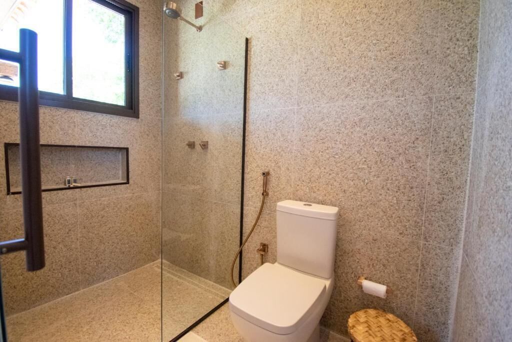 Premium-Chalet, Seeblick | Badezimmer | Badewanne und Dusche (separat), Haartrockner, Handtücher, Seife