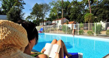 À 700 m de la plage | Dans la pinède | Piscine