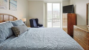 Condo, 1 giường cỡ queen và sofa giường (C204 Sunset View Hideaway )