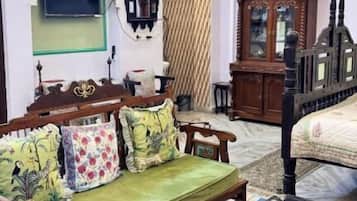Villa, vistas a la ciudad | Interior
