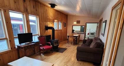 Cozy stay at Haliburton Forest. Trails, Wolf Centre, Canopy Tour, 100 lakes!