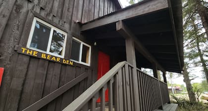 Cozy stay at Haliburton Forest. Trails, Wolf Centre, Canopy Tour, 100 lakes!