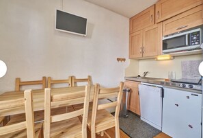 Dining - Vrbo Property (Huez)