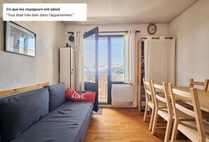Living area - Vrbo Property (Huez)