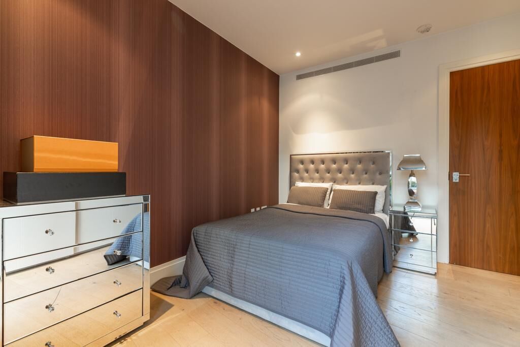 2 bedrooms, iron/ironing board, internet, bed sheets
