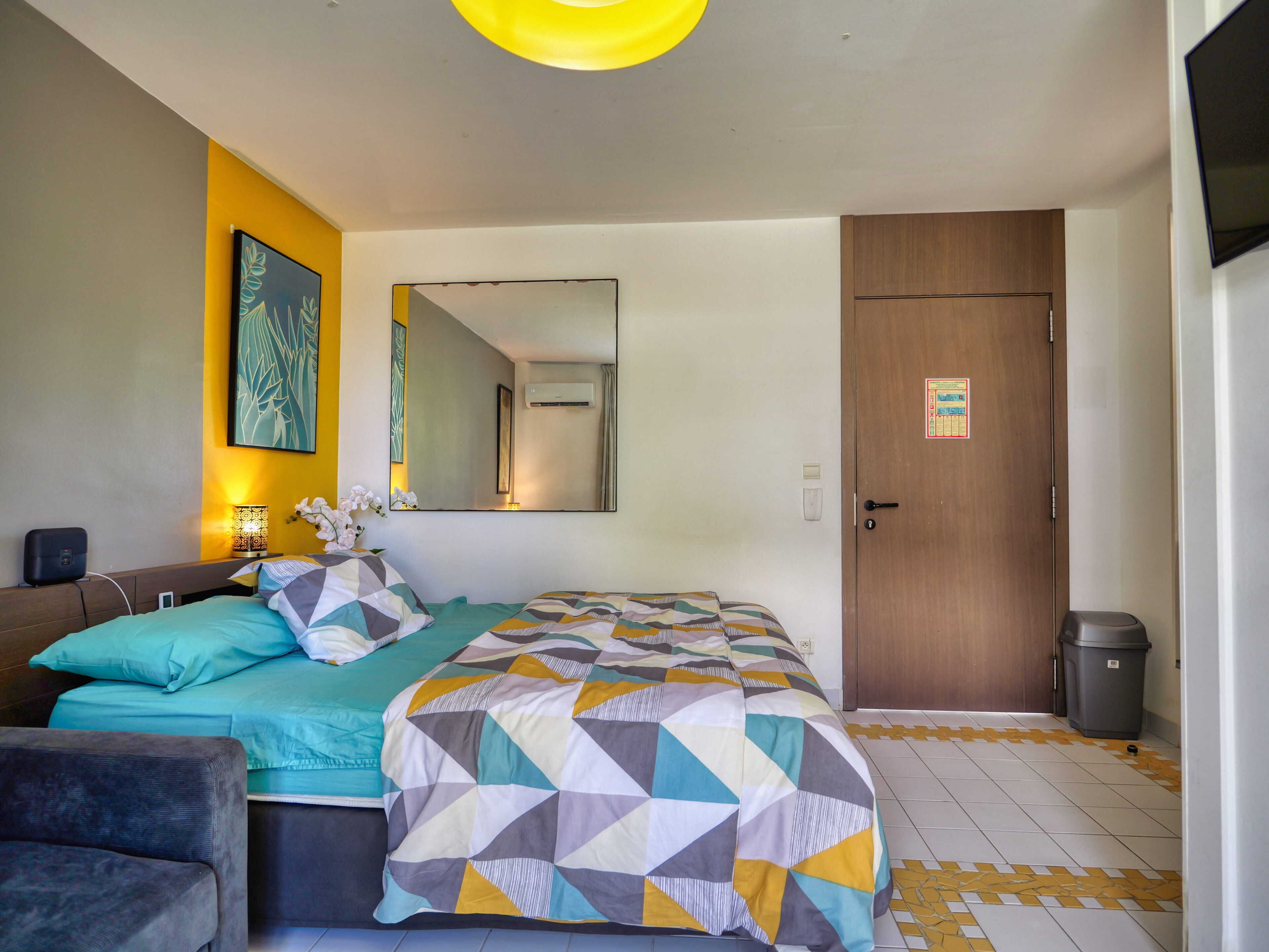 1 bedroom, internet, bed sheets